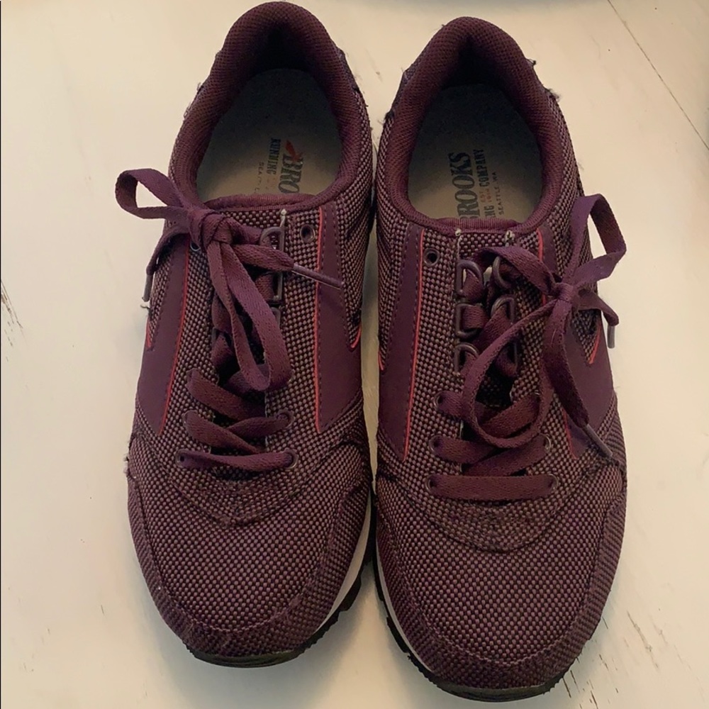 Brooks Retro Tennis Shoes